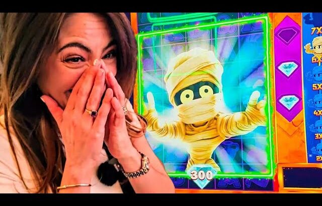 This MASSIVE Jackpot Had the WHOLE CASINO Losing Their Minds!