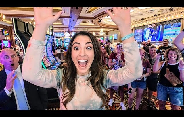 HUGE Crowd LOST THEIR MINDS When I Won This Jackpot!!